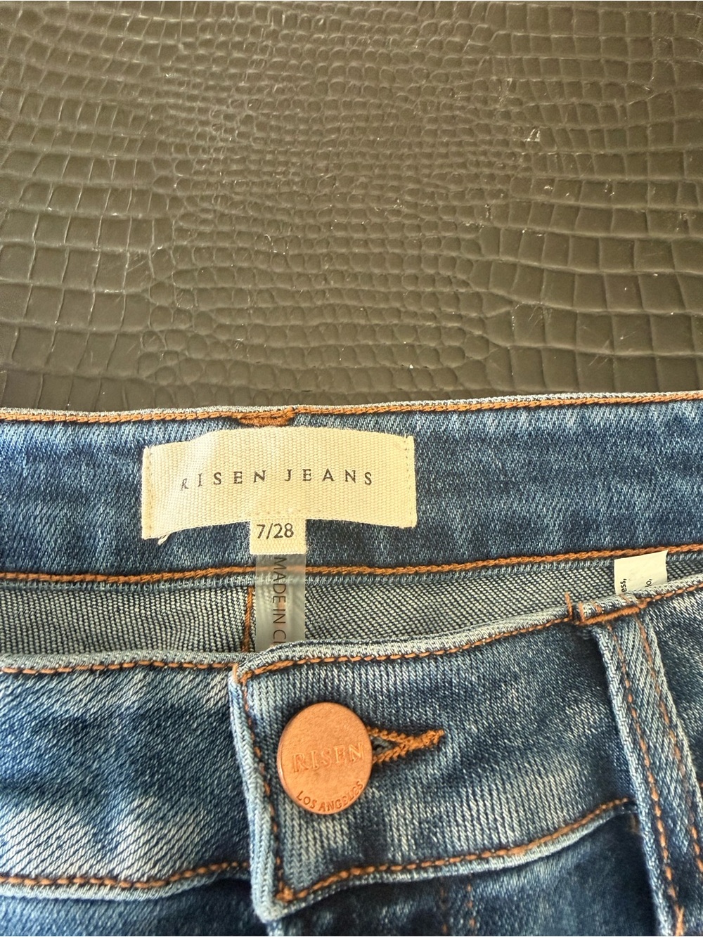 Risen Jeans with High-Rise, Wide Leg in Medium Blue in size 7/28 - Picture 5 of 5